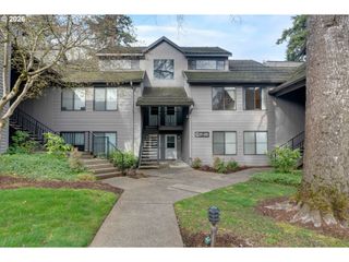 4000 CARMAN Dr 106, Lake Oswego, OR 97035
