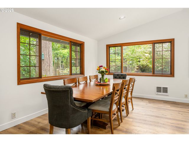 5955 Washington Ct, Lake Oswego, OR 97035