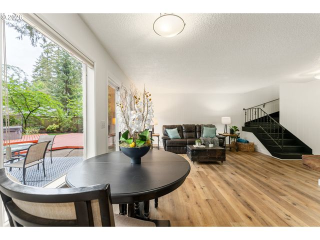 5955 Washington Ct, Lake Oswego, OR 97035