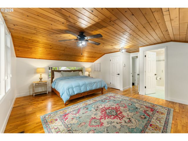 5955 Washington Ct, Lake Oswego, OR 97035
