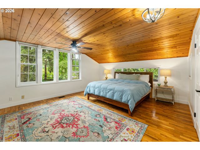 5955 Washington Ct, Lake Oswego, OR 97035
