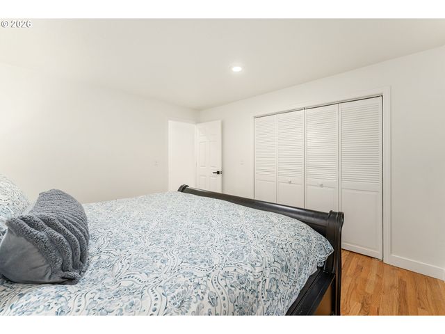 5955 Washington Ct, Lake Oswego, OR 97035