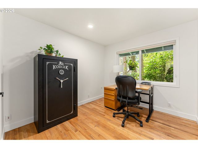 5955 Washington Ct, Lake Oswego, OR 97035