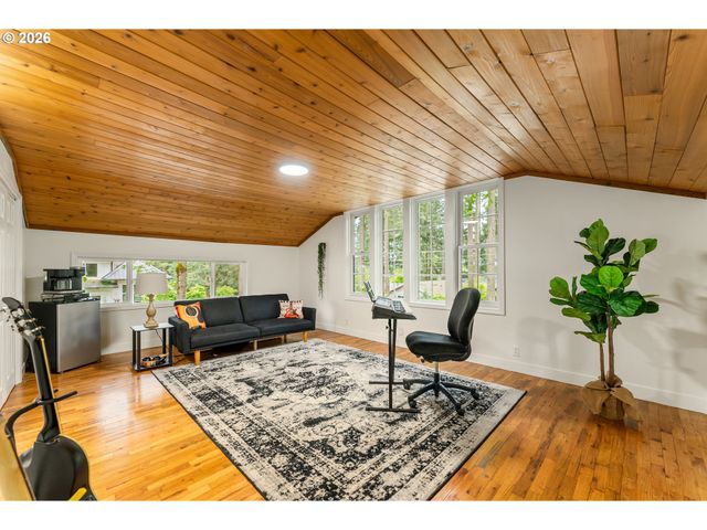 5955 Washington Ct, Lake Oswego, OR 97035