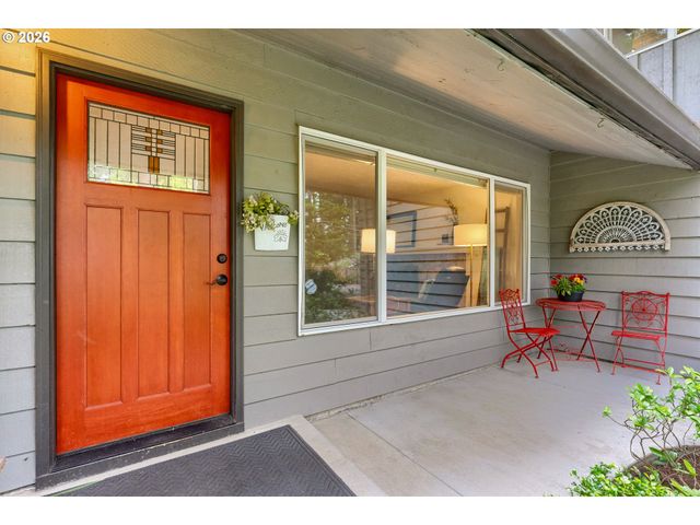5955 Washington Ct, Lake Oswego, OR 97035