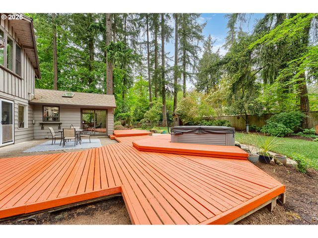 5955 Washington Ct, Lake Oswego, OR 97035