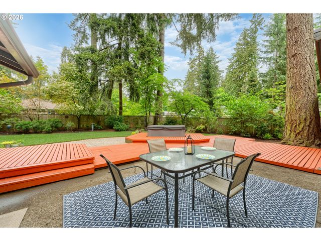 5955 Washington Ct, Lake Oswego, OR 97035