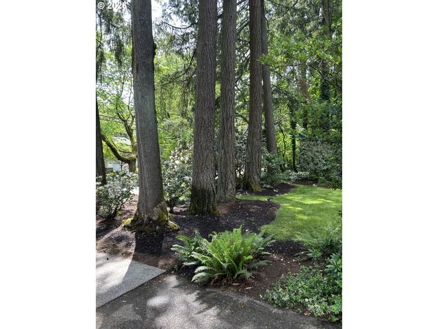 5955 Washington Ct, Lake Oswego, OR 97035
