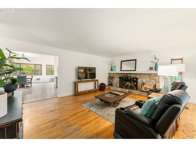 5955 Washington Ct, Lake Oswego, OR 97035