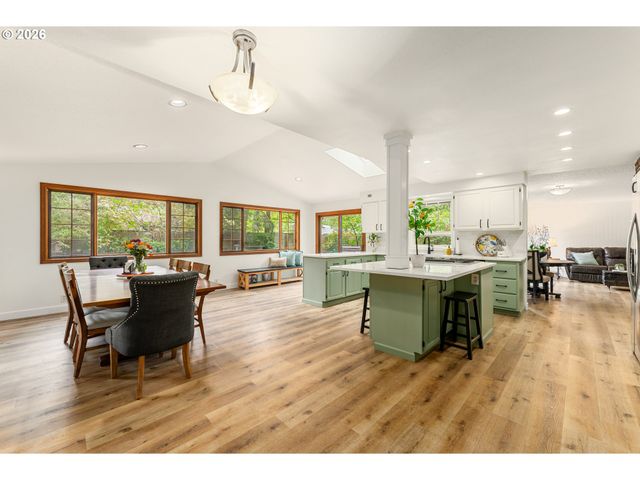 5955 Washington Ct, Lake Oswego, OR 97035