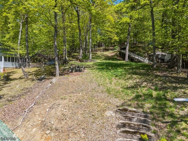 7 Riggs Ave, Hopatcong Boro, NJ 07843