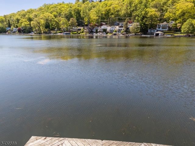 7 Riggs Ave, Hopatcong Boro, NJ 07843