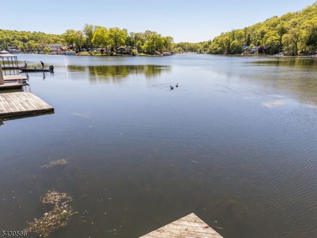 7 Riggs Ave, Hopatcong Boro, NJ 07843