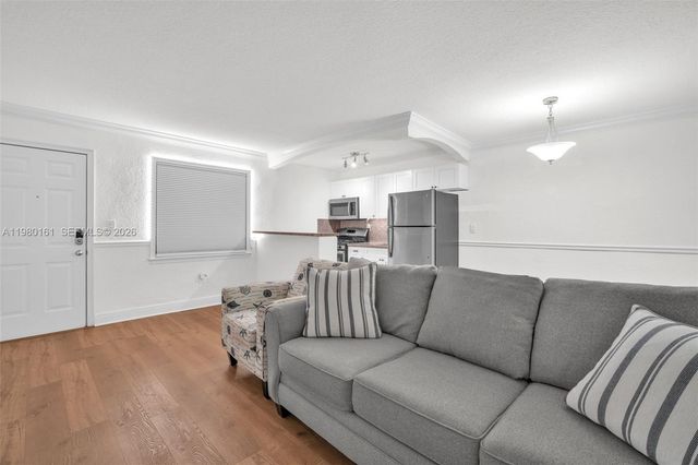 3245 Virginia St 19, Miami, FL 33133