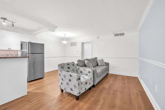 3245 Virginia St 19, Miami, FL 33133