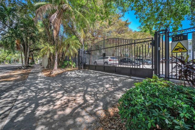 3245 Virginia St 19, Miami, FL 33133