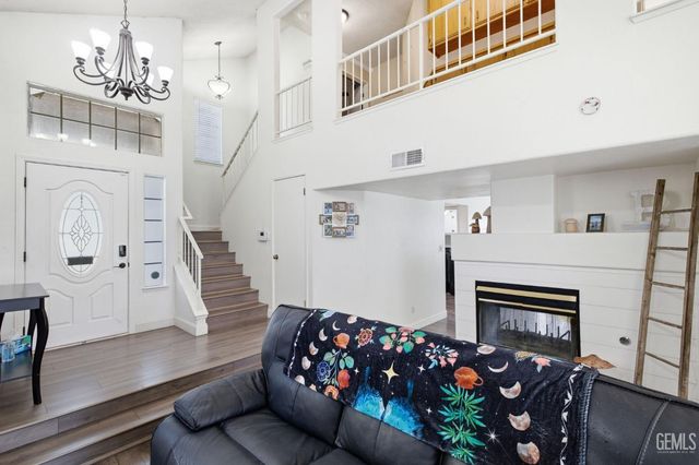 705 Sand Creek Drive, Bakersfield, CA 93312