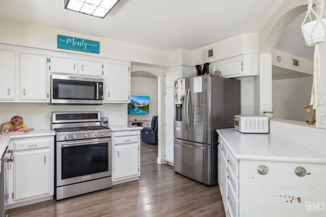 705 Sand Creek Drive, Bakersfield, CA 93312