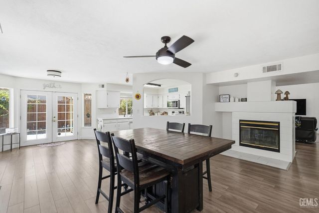 705 Sand Creek Drive, Bakersfield, CA 93312