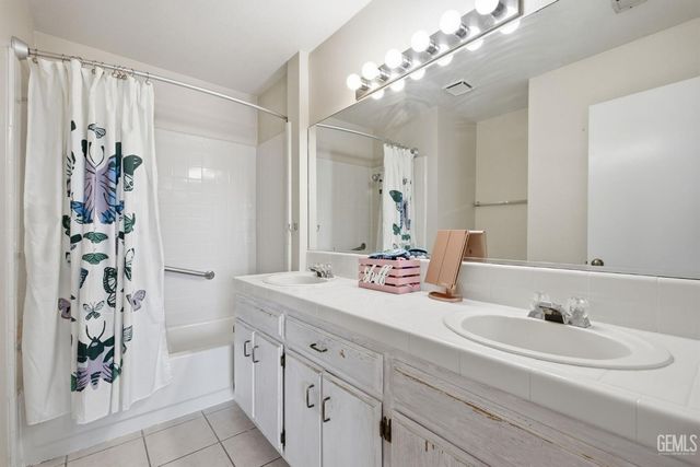 705 Sand Creek Drive, Bakersfield, CA 93312