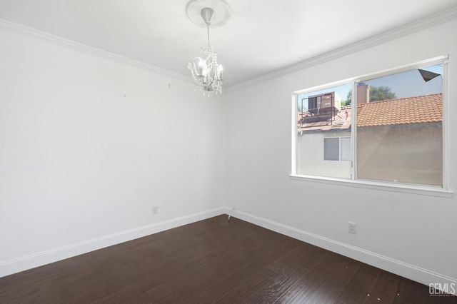 705 Sand Creek Drive, Bakersfield, CA 93312