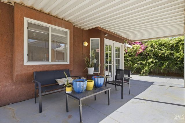 705 Sand Creek Drive, Bakersfield, CA 93312