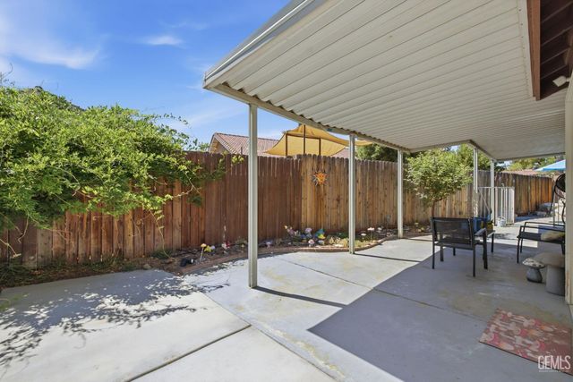 705 Sand Creek Drive, Bakersfield, CA 93312