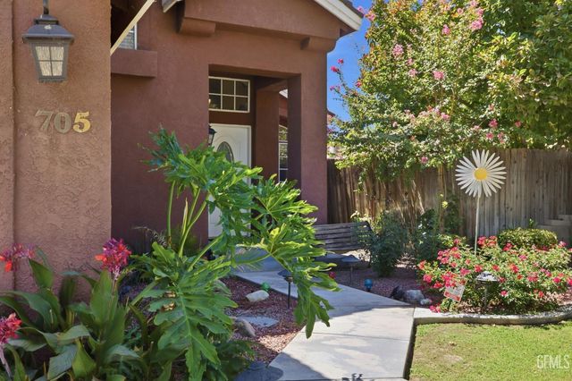 705 Sand Creek Drive, Bakersfield, CA 93312