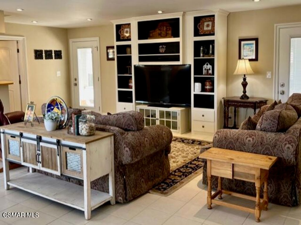 Image 10 of property listing at 797 Boxthorn Avenue, Newbury Park, CA 91320