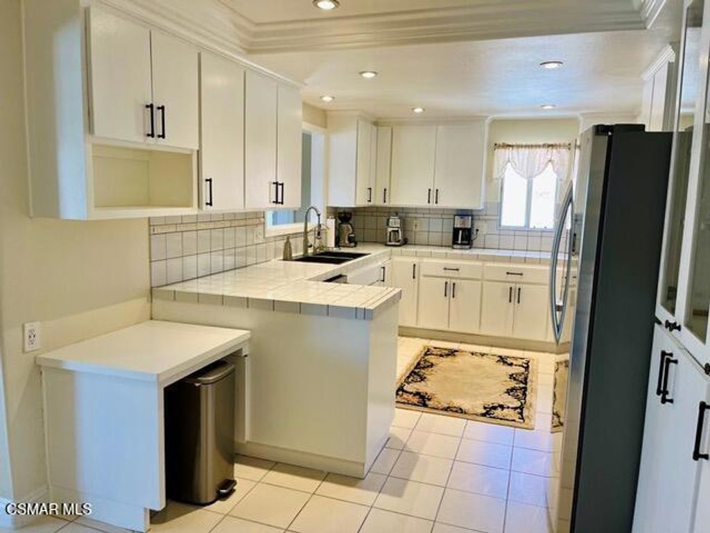 Image 7 of property listing at 797 Boxthorn Avenue, Newbury Park, CA 91320