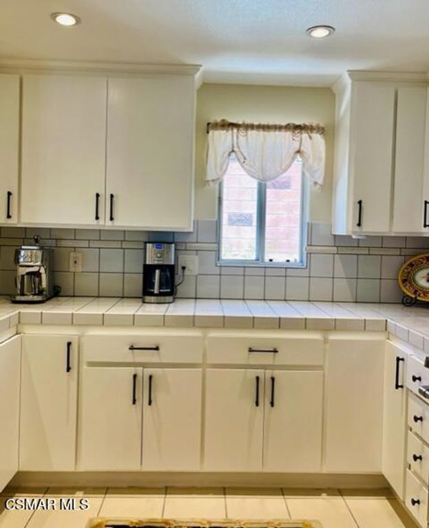 Image 8 of property listing at 797 Boxthorn Avenue, Newbury Park, CA 91320