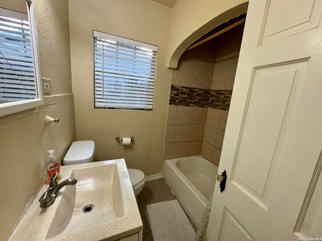 210 HAGGIN ST, San Antonio, TX 78210