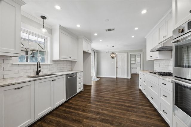 426 Pebblebrook Drive, Seabrook, TX 77586
