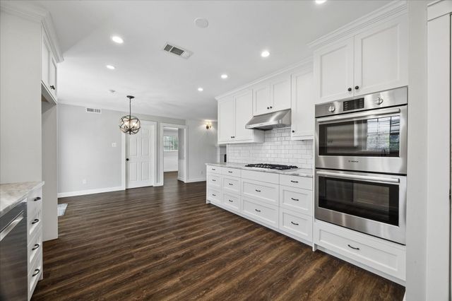 426 Pebblebrook Drive, Seabrook, TX 77586