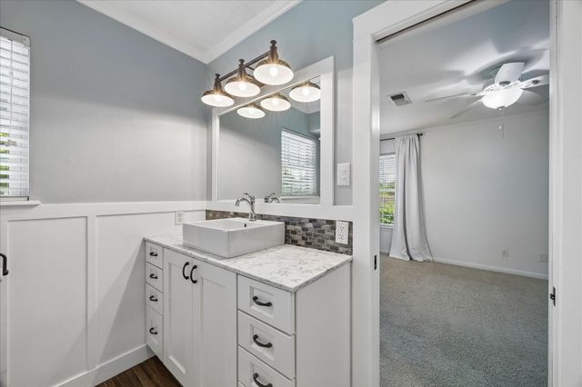 426 Pebblebrook Drive, Seabrook, TX 77586