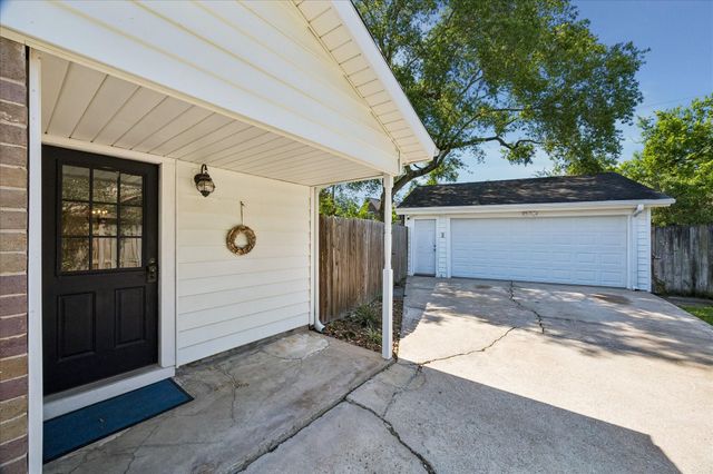 426 Pebblebrook Drive, Seabrook, TX 77586