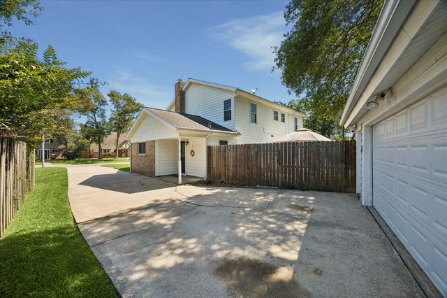 426 Pebblebrook Drive, Seabrook, TX 77586