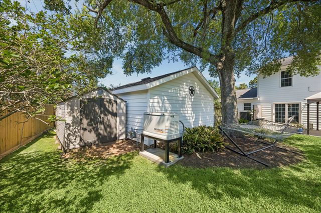 426 Pebblebrook Drive, Seabrook, TX 77586
