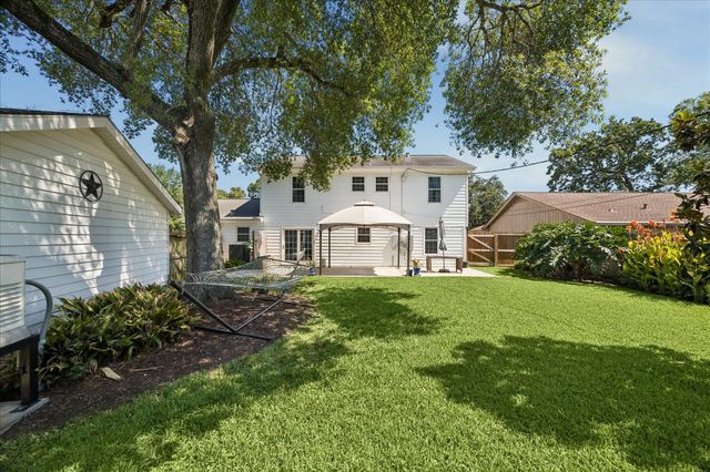 426 Pebblebrook Drive, Seabrook, TX 77586