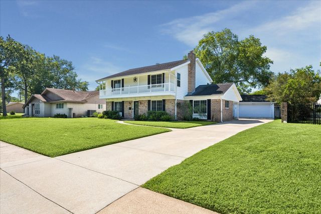 426 Pebblebrook Drive, Seabrook, TX 77586