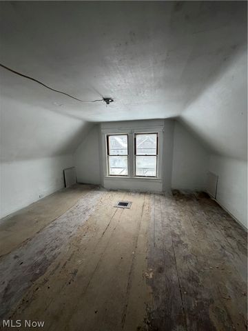 10708 Grantwood Avenue, Cleveland, OH 44108