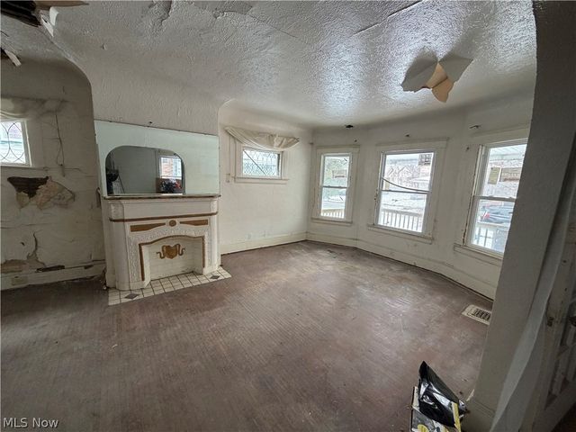 10708 Grantwood Avenue, Cleveland, OH 44108