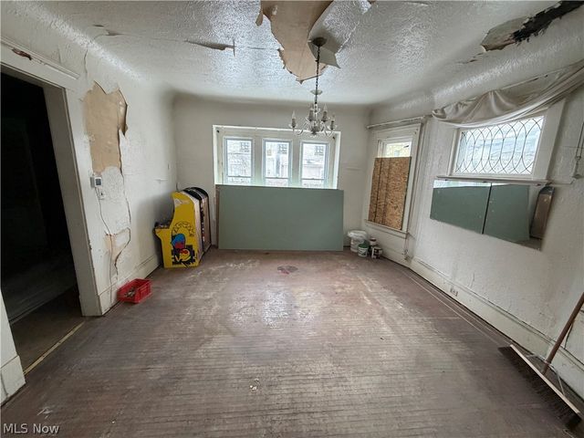 10708 Grantwood Avenue, Cleveland, OH 44108