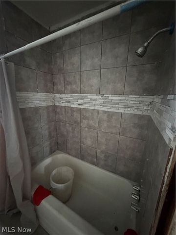 10708 Grantwood Avenue, Cleveland, OH 44108