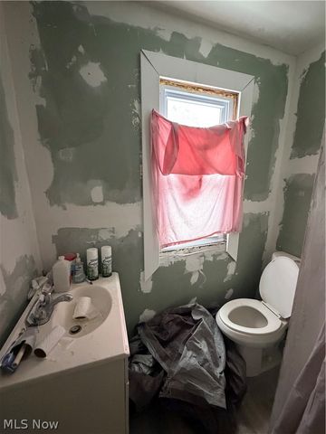 10708 Grantwood Avenue, Cleveland, OH 44108