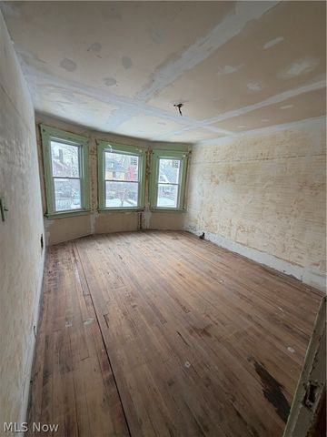 10708 Grantwood Avenue, Cleveland, OH 44108