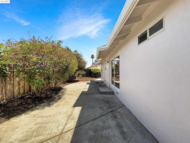 2572 Alice Way, Pinole, CA 94564