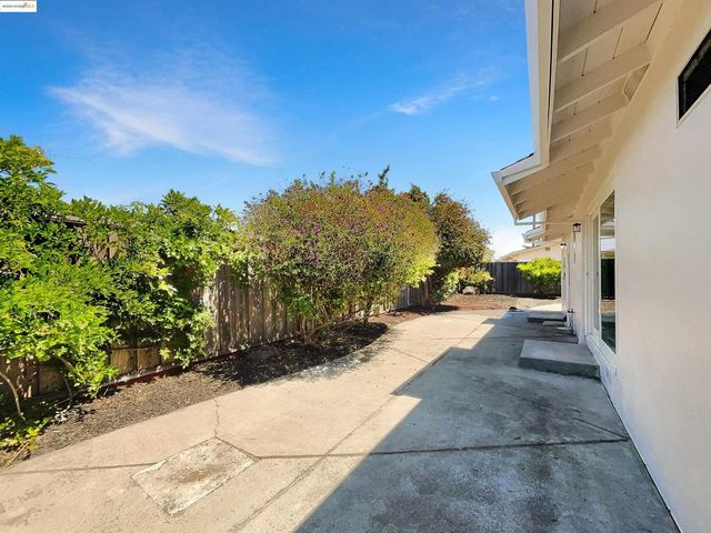 2572 Alice Way, Pinole, CA 94564