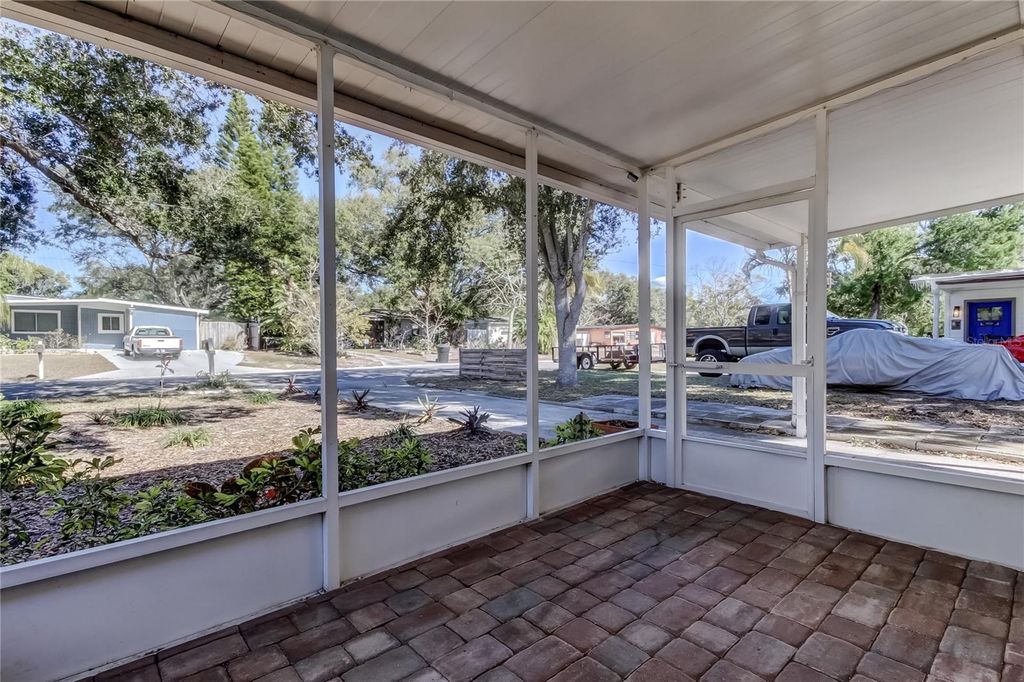 Image 2 of property listing at 1353 MARY L ROAD, Clearwater, FL 33755