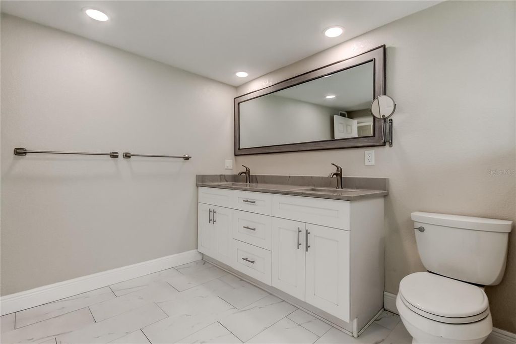 Image 20 of property listing at 1353 MARY L ROAD, Clearwater, FL 33755